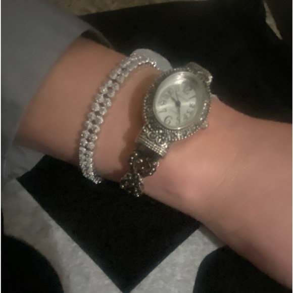 FASHIONABLE QUARTZ WATCH - Picture 3 of 8